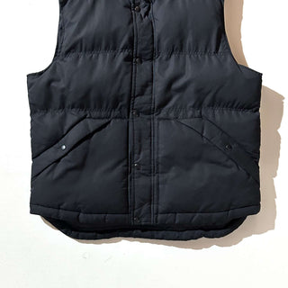 St. John's Bay ブラック スナップ 中綿 ベスト