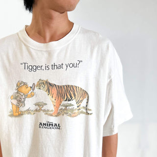 90's Walt Disney World "Tigger, is that you?" くまのプーさん キャラクター プリント Tシャツ
