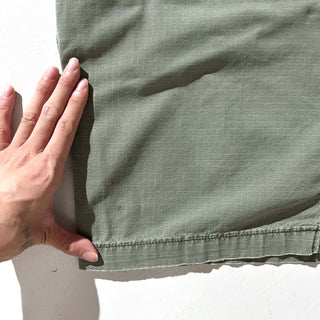 Carhartt "relaxed fit" オリーブ リップストップ ショーツ