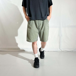 Carhartt "relaxed fit" オリーブ リップストップ ショーツ