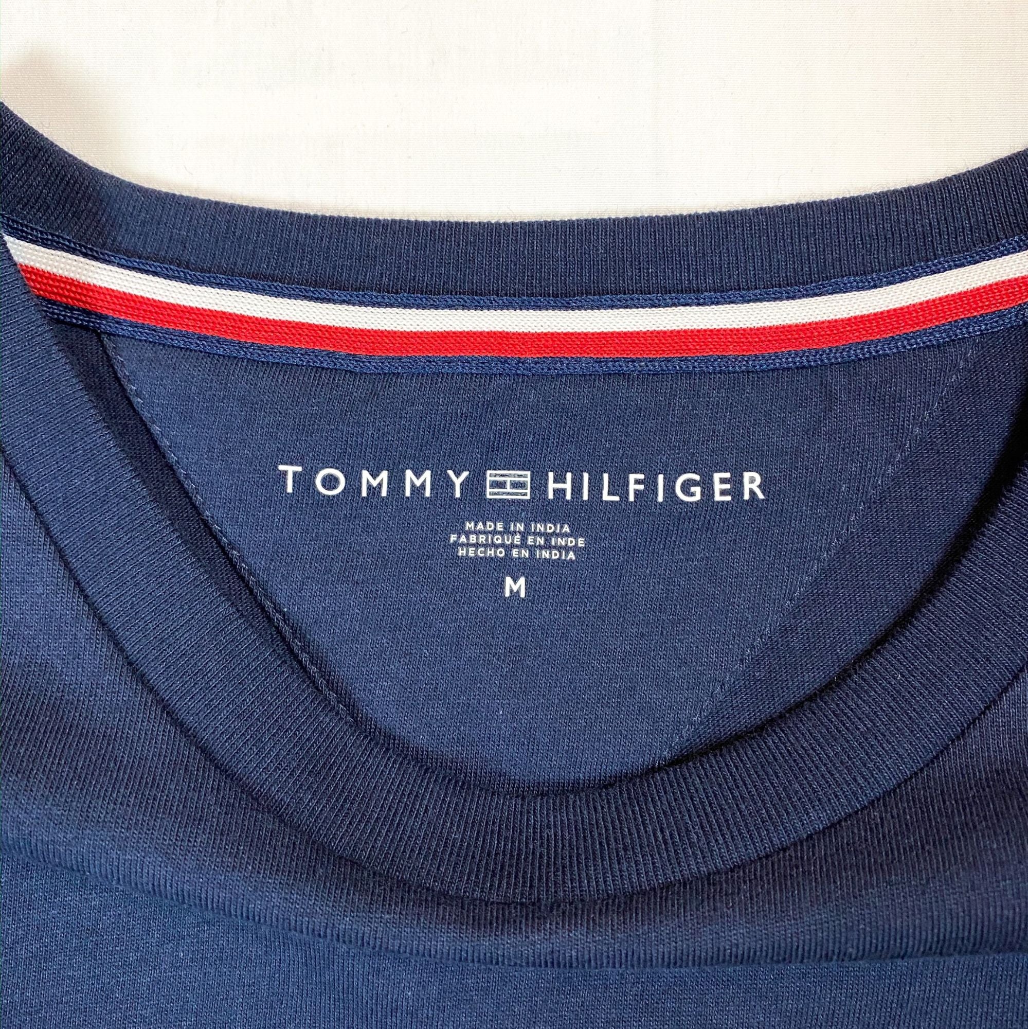古着–【新品】TOMMY HILFIGER ワンポイントTシャツ (ネイビー