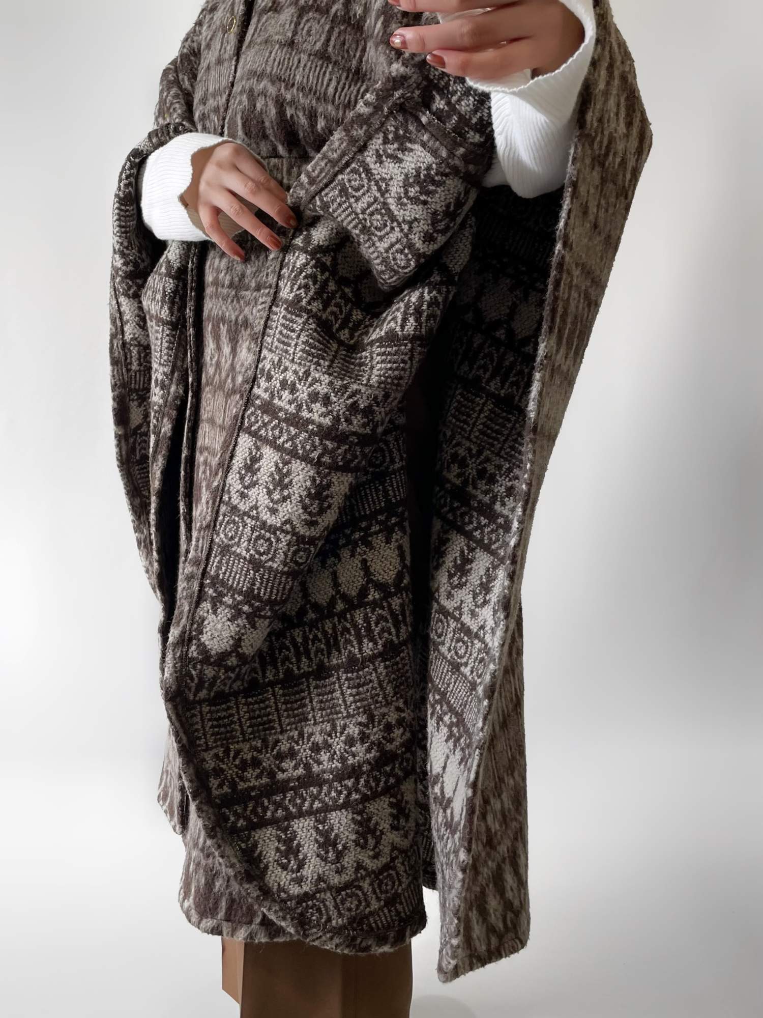 待望の再入荷! 総柄ポンチョ - 通販 - mateinbox.com.br